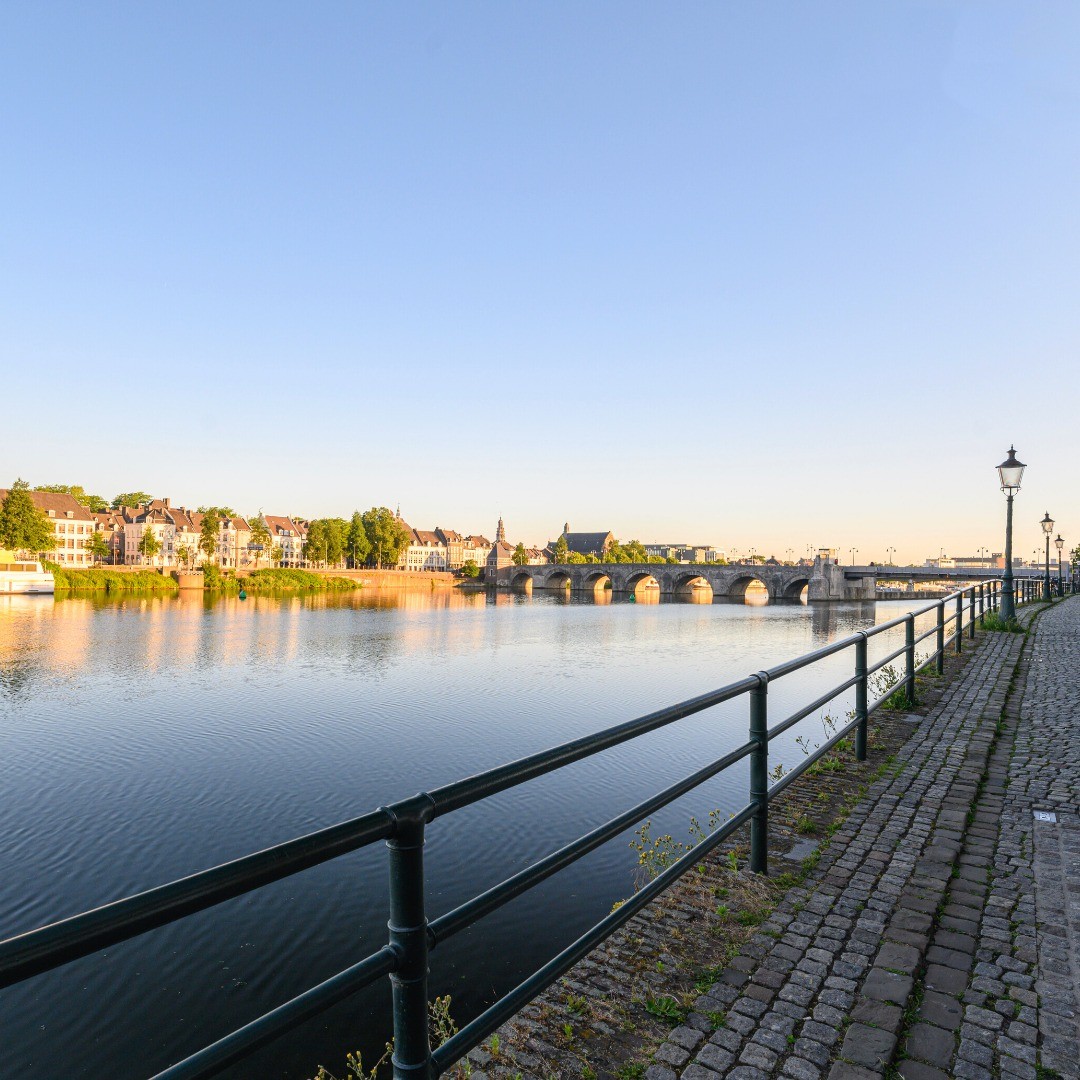 In Maastricht you can always enjoy beautiful views of the river!
When booking ask for a room with a view of the Maas to enjoy this beautiful scenery even more!☀️

To make a reservation call +31 (0)43 350 91 91.📞

#ihg #visitlimburg #cpm #crowneplaza #maastricht #limburg #visitmaastricht 
#crowneplazahotel #hotel #maastrichtcity #nachtjeweg #centrumhotelmaastricht #riverview #view #maas #uitzicht